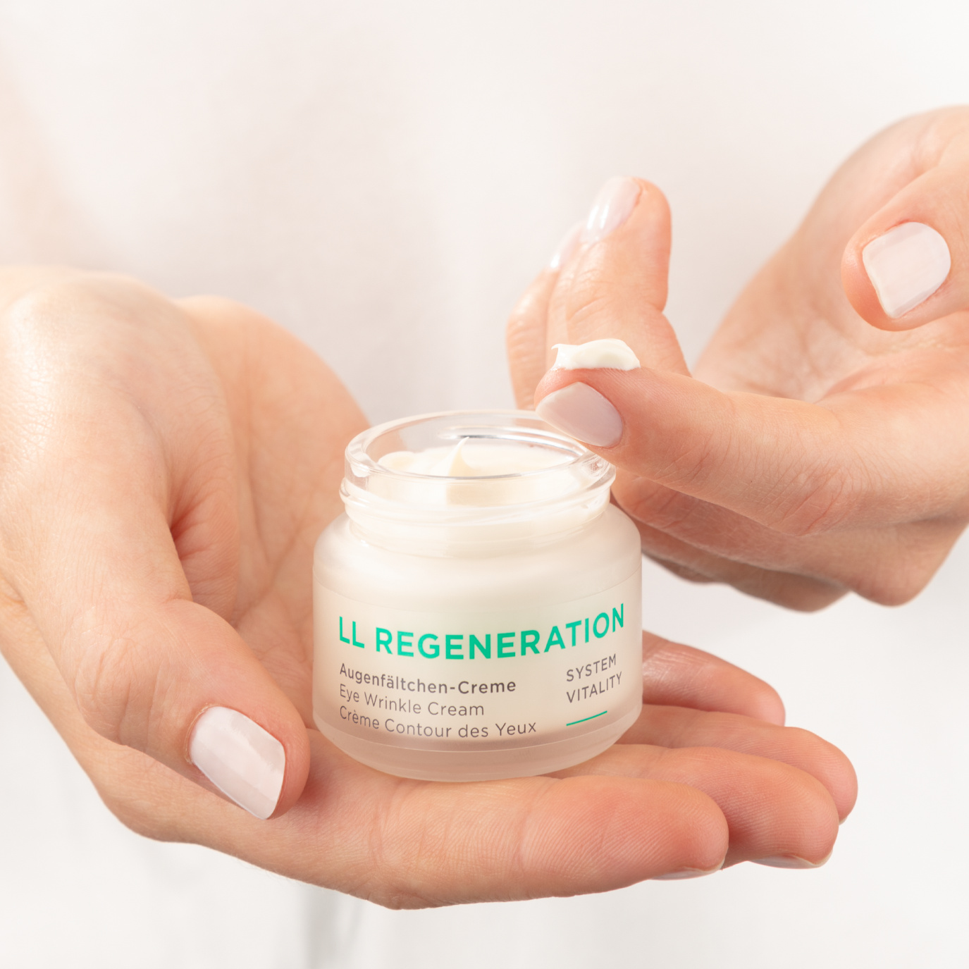 4011061000706_07338179_ANNEMARIE-BORLIND-LL-REGENERATION-Augenfaltchen-Creme_Presseformat_8229