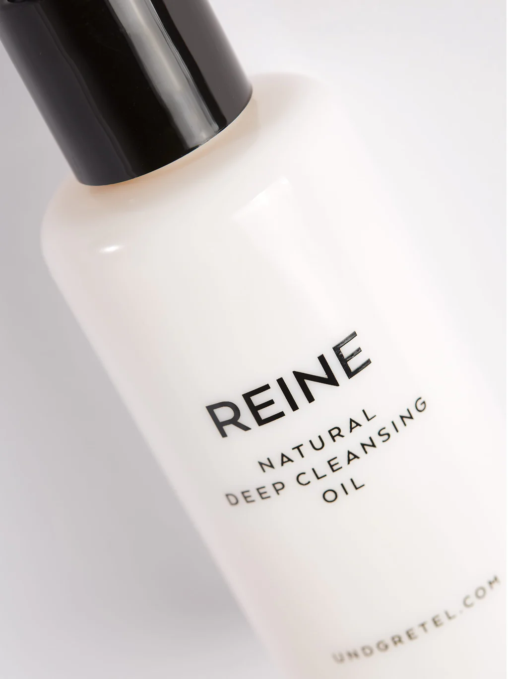UG_REINE_PS_RGB_L1_2746x3668px_frei_frei REINE Natural Deep Cleansing Oil