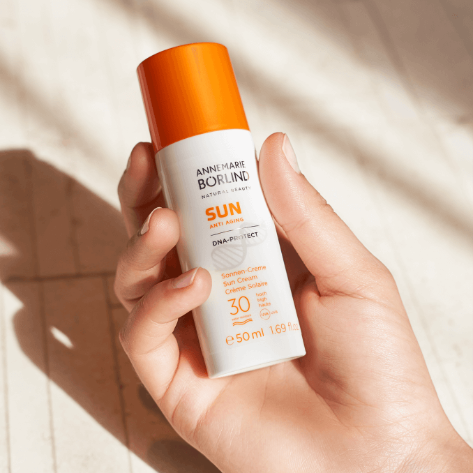 boerlind-sun-dna-protect-lsf30-spender-hand