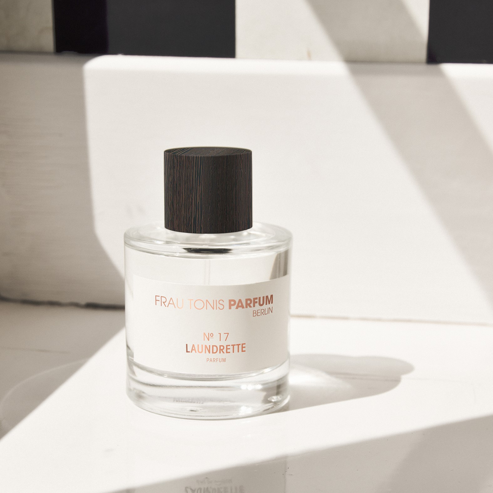no-17-laundrette-parfum-intense-frau-tonis-parfum-mood-cropped
