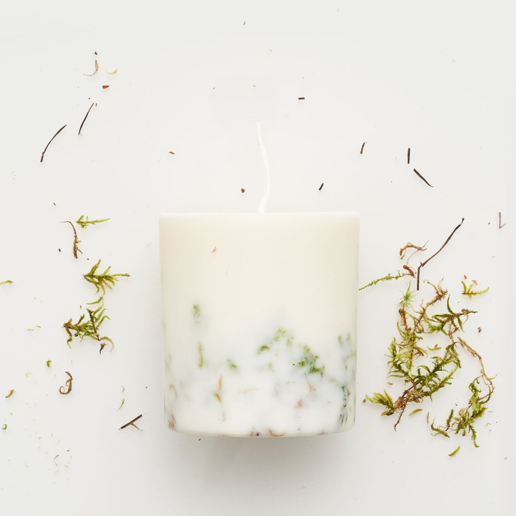 Moss_candle_ee90a7be-4adf-4c69-944b-bcd30cbc24ce_1024x1024