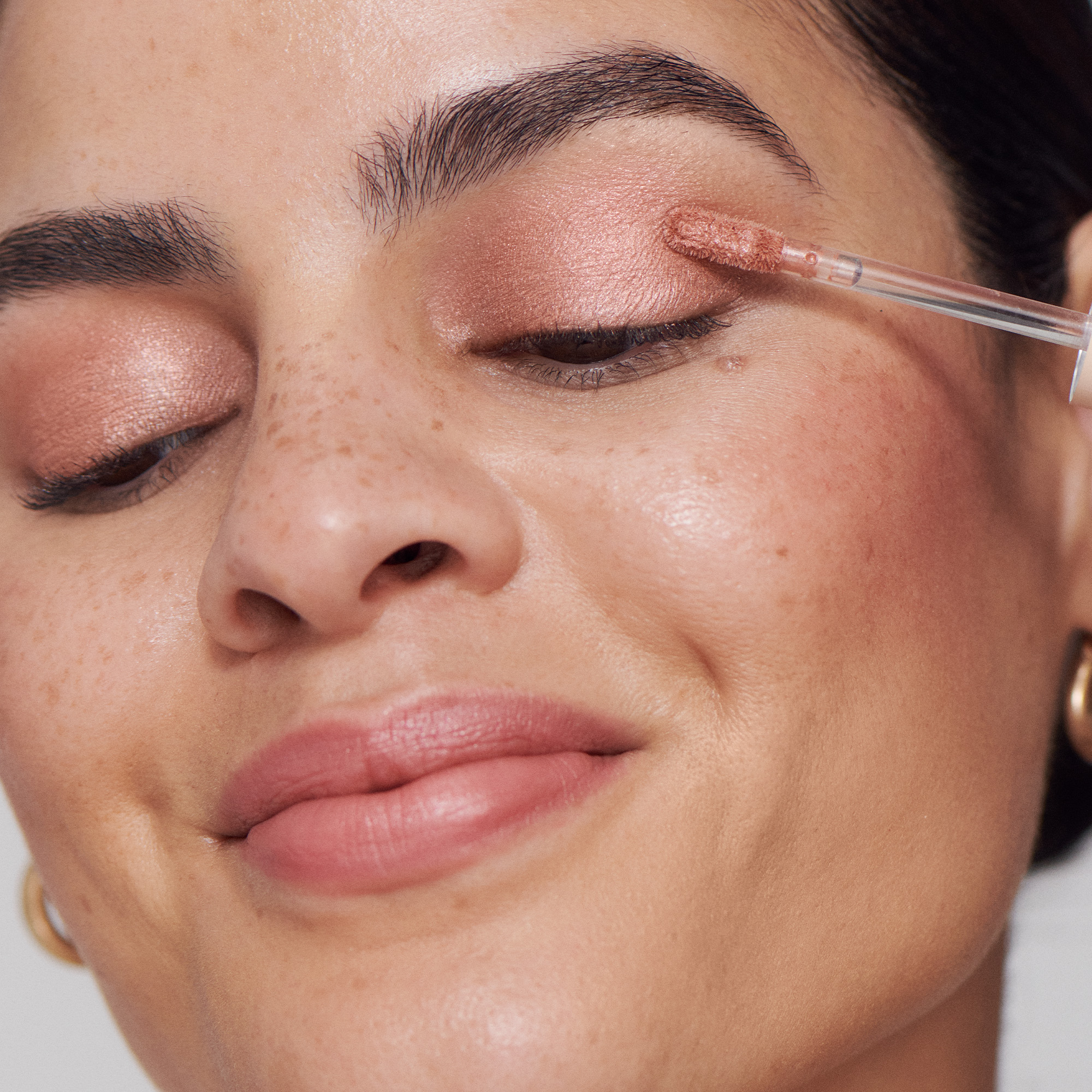 ILIA-Beauty-Liquid-Powder-Eye-Tint-Mythic-818107026638_7