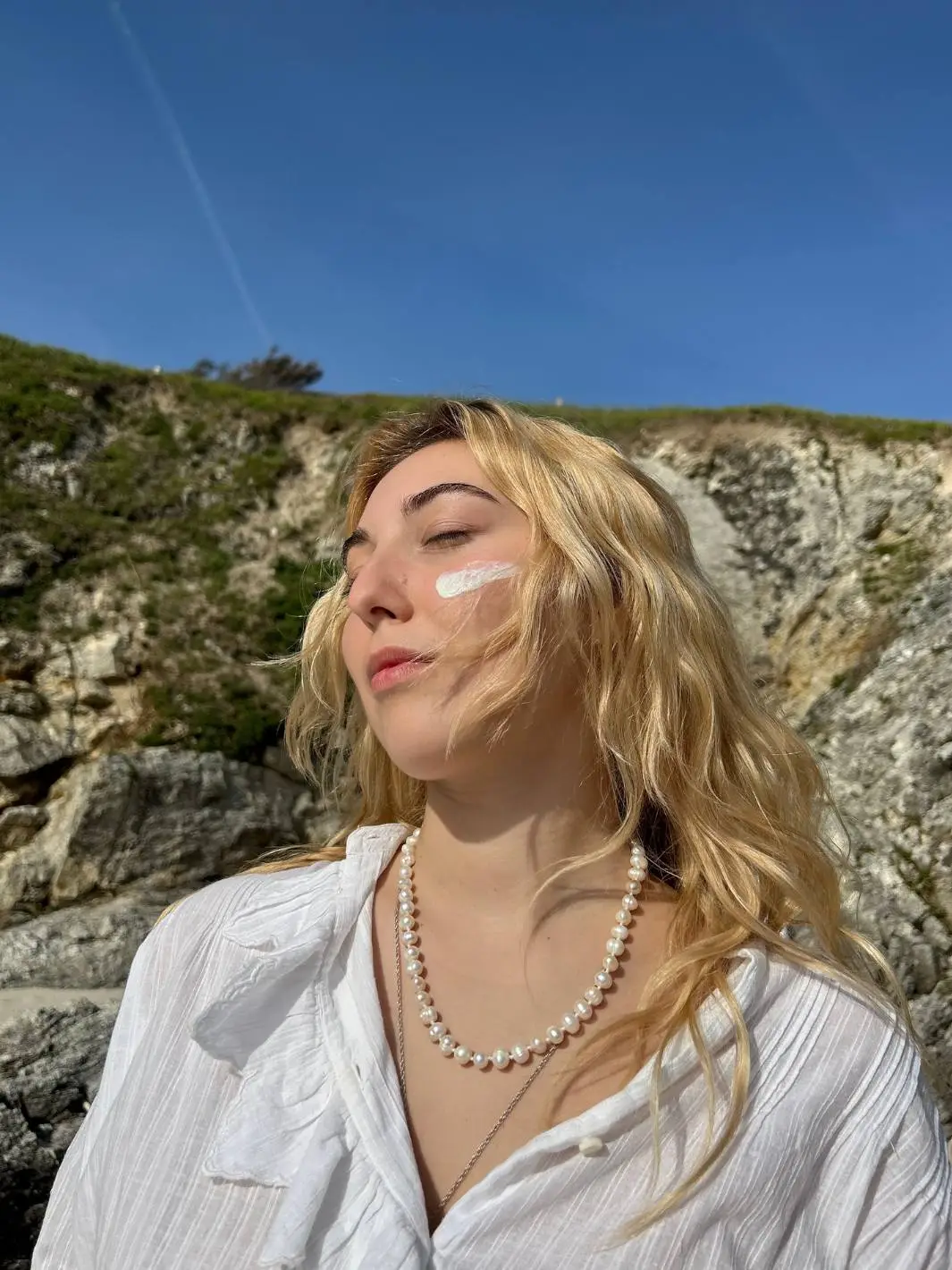 VISAGE-TEXTURE-FLUIDE-SOLAIRE-BLONDE