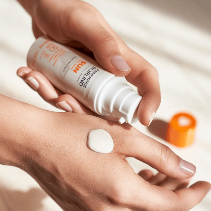 boerlind-sun-dna-protect-lsf30-spender-hand-cremeklecks