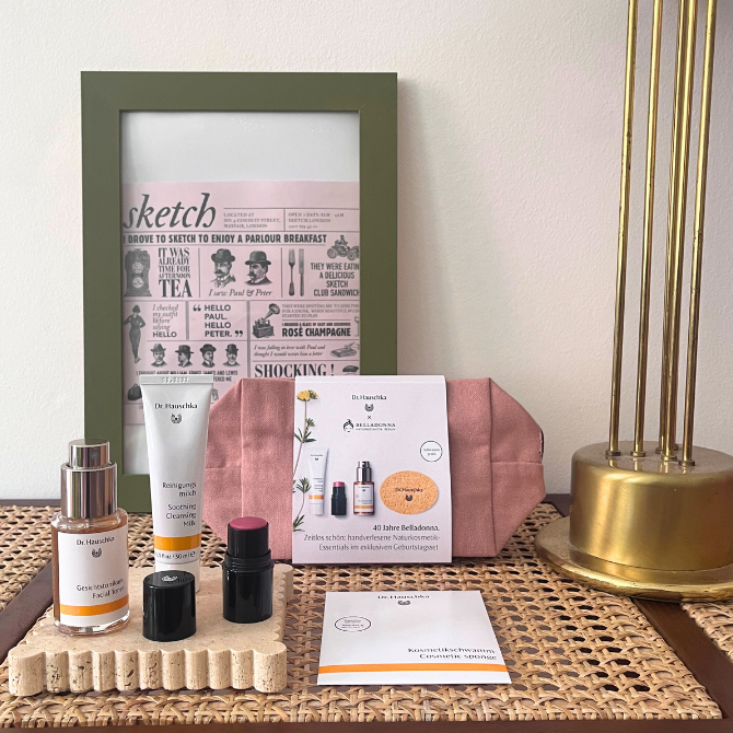 Coffret anniversaire 40 ans Belladonna x Dr. Hauschka ROSEWOOD Coffret anniversaire 40 ans Belladonna x Dr. Hauschka ROSEWOOD