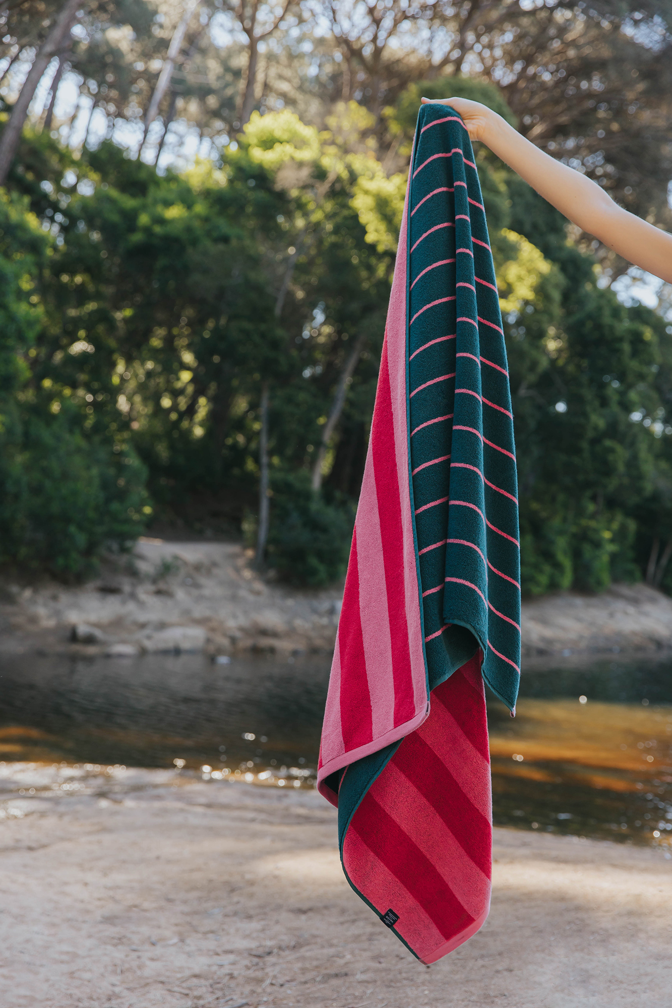 torres-novas-pena-reversible-beach-towels-vertical-stripes-model-pink-red-green-1