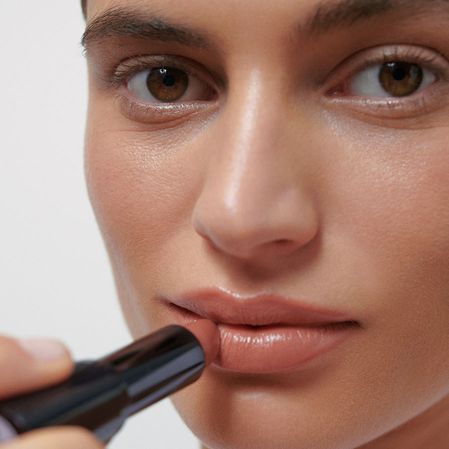 Make-Up-Anwendung-Look-2-Lipstick-13-Bromelia-1249-Webshop
