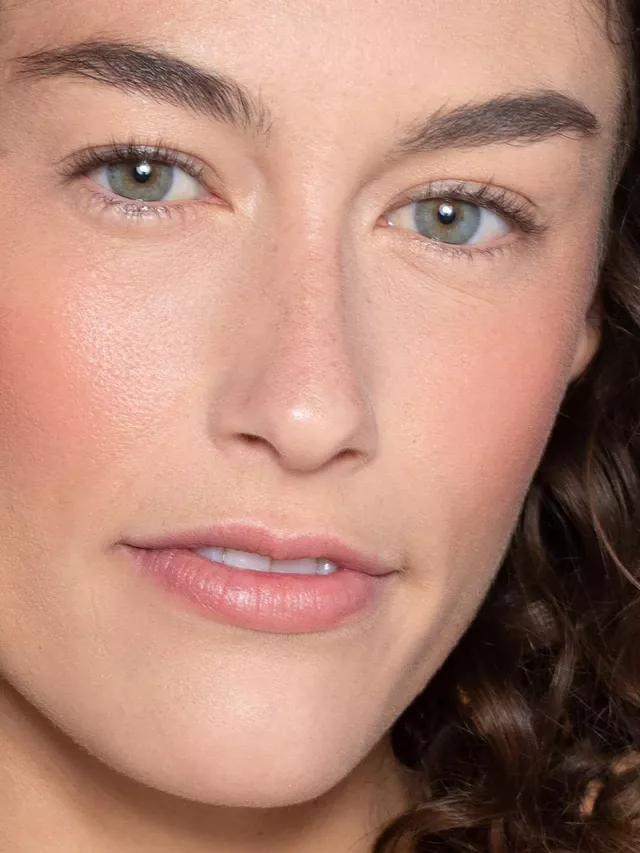 ILIA_Website_Crop_0013s_0004_CH-WakingUp_640x