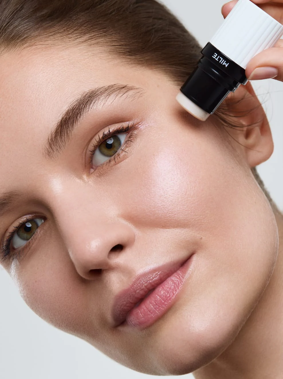 UG_MILTE_Highlighter_PS_01_RGB_L1_988x1319pxw8otm2K5v98ba MILTE Highlighter Stick Moonbeam 01