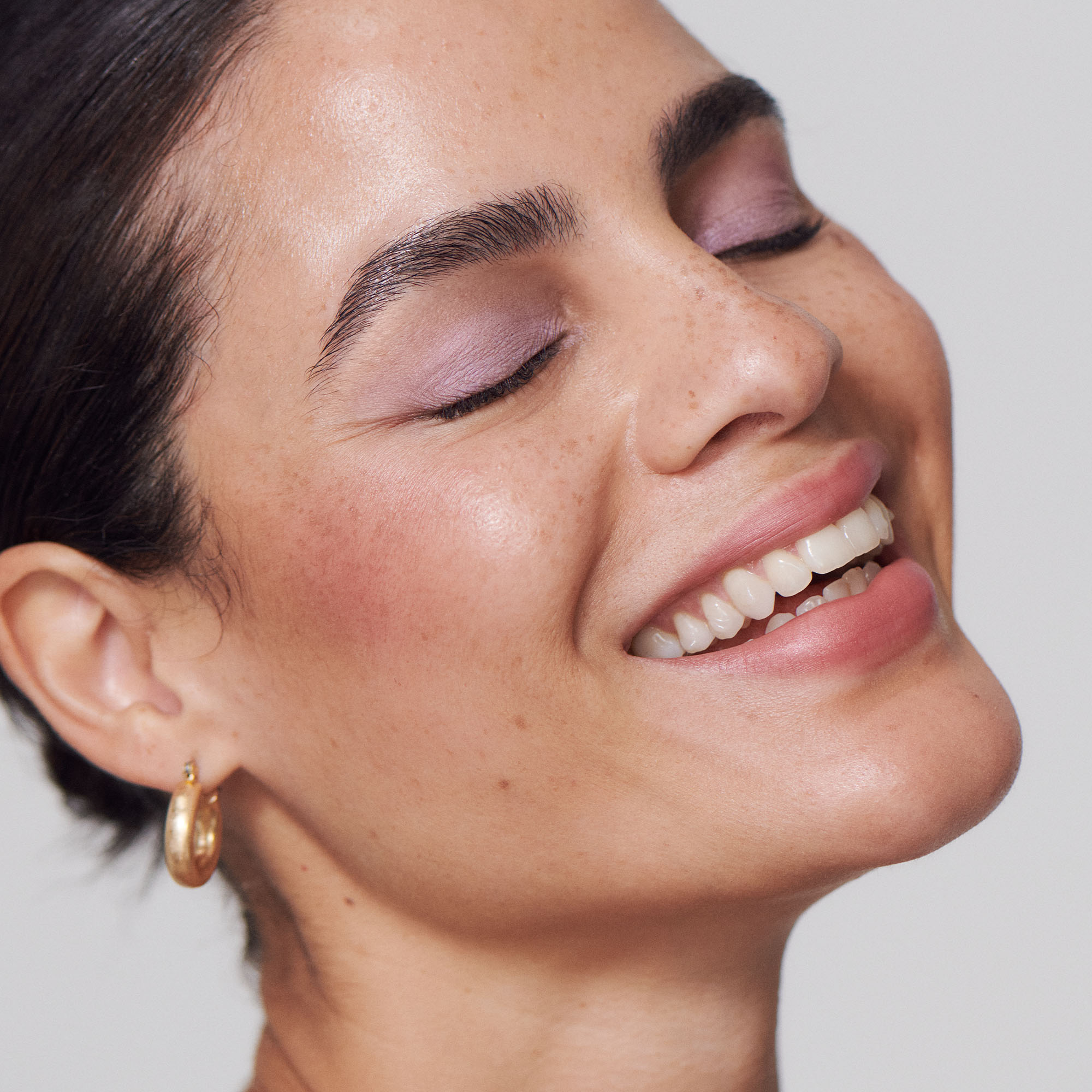 ILIA-Beauty-Liquid-Powder-Eye-Tint-Aster-818107029868_5