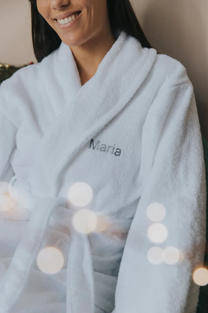 torres-novas-bathrobes-model-embroidery-white-1_2a421735-e577-489d-a0c8-97e70202e8d8_683x1024