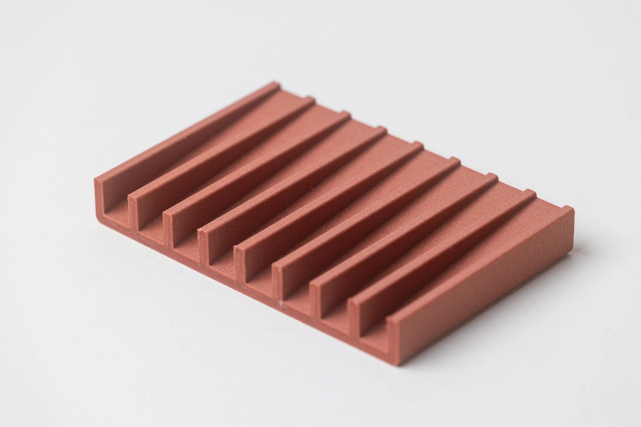 3dc4ff72fc02492bce3c1de19c52b5c396a139c8257055f0a5845605d6ad7903 Seifenschale Recyclingholz "Line", rot