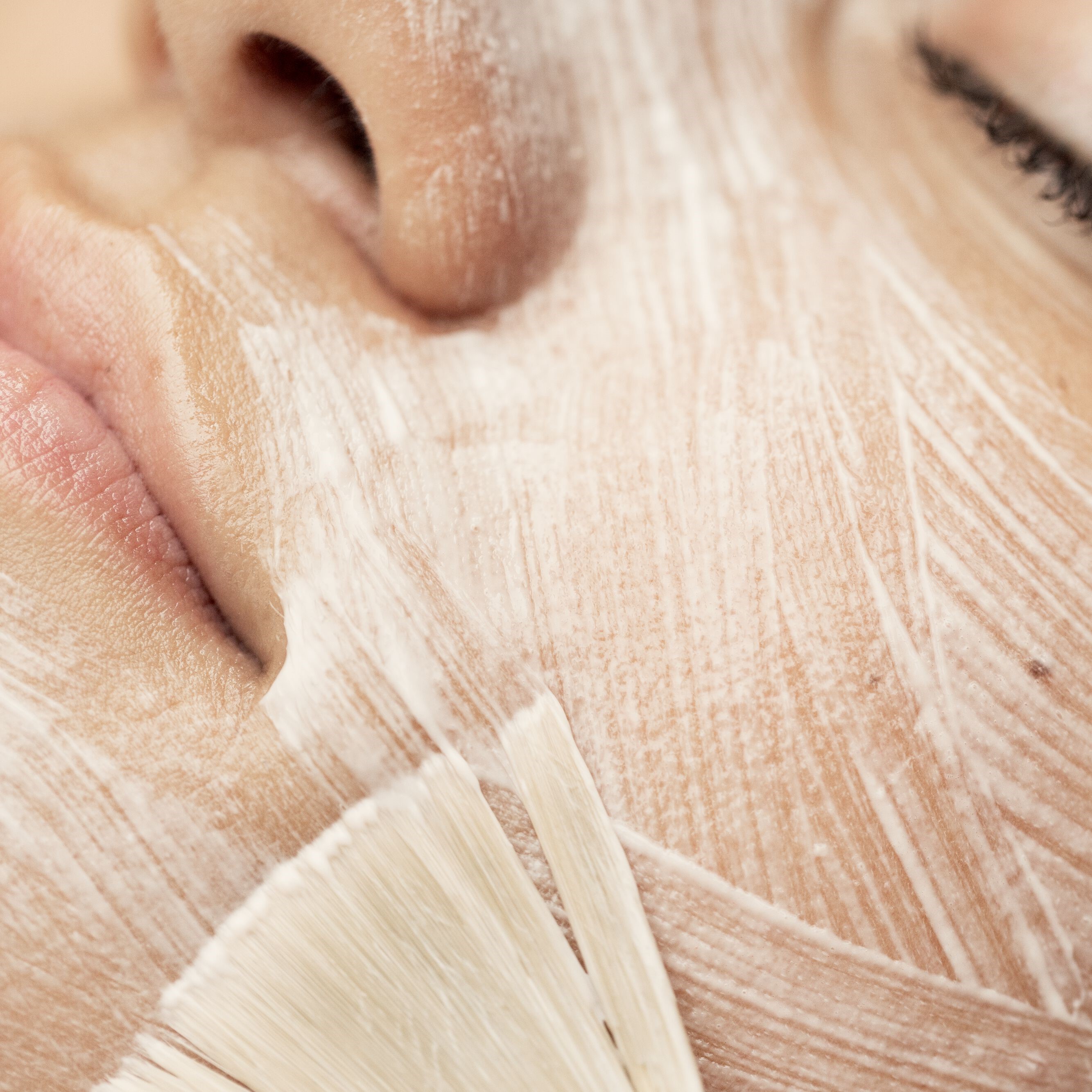 Behandlungen-Frau-Maske-02-TIFF-PRINT_dic_master