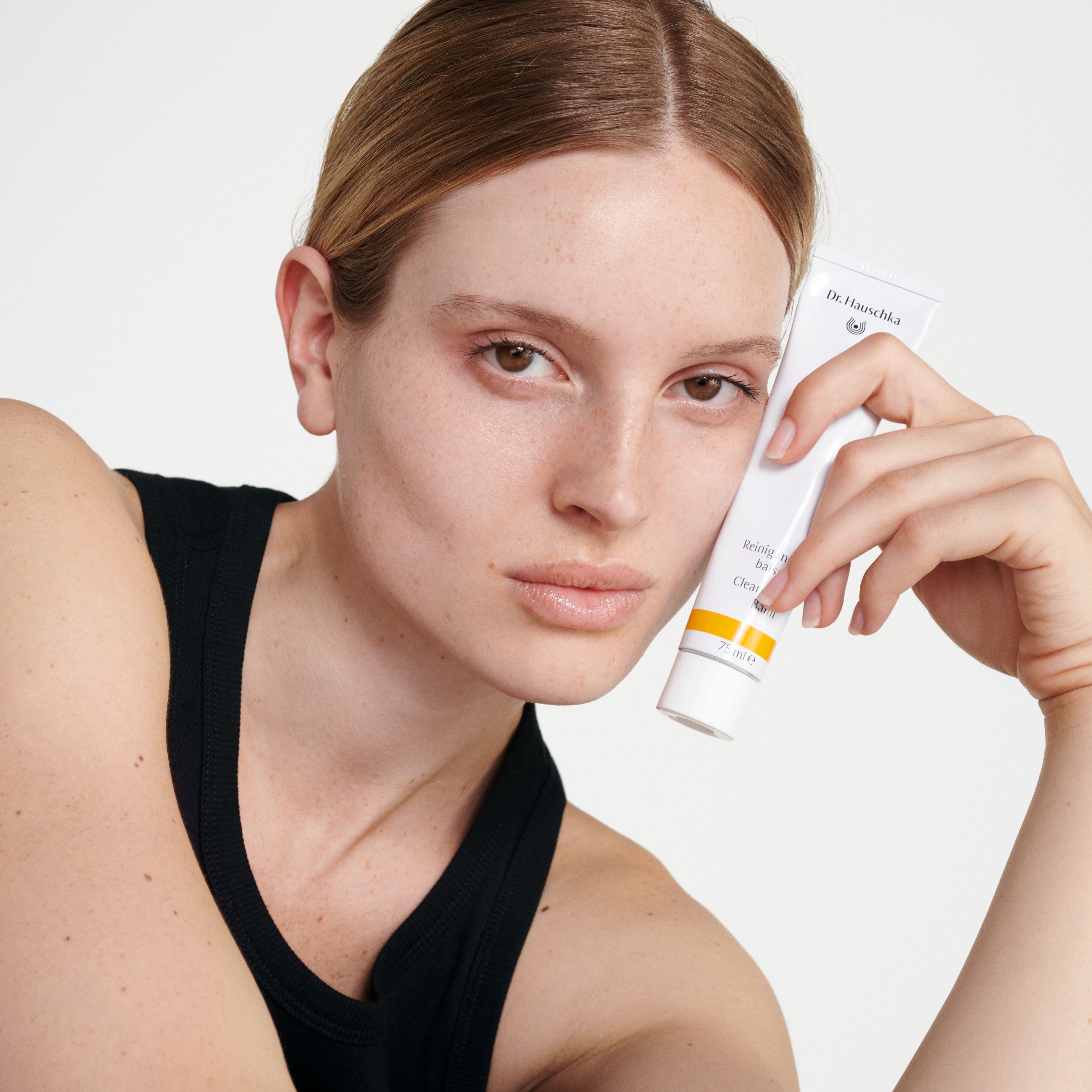 Reinigungsbalsam-Model-Weiblich-Produkt-DE-GB-Look-1943_dic_masterBSvhUosTqJYoI