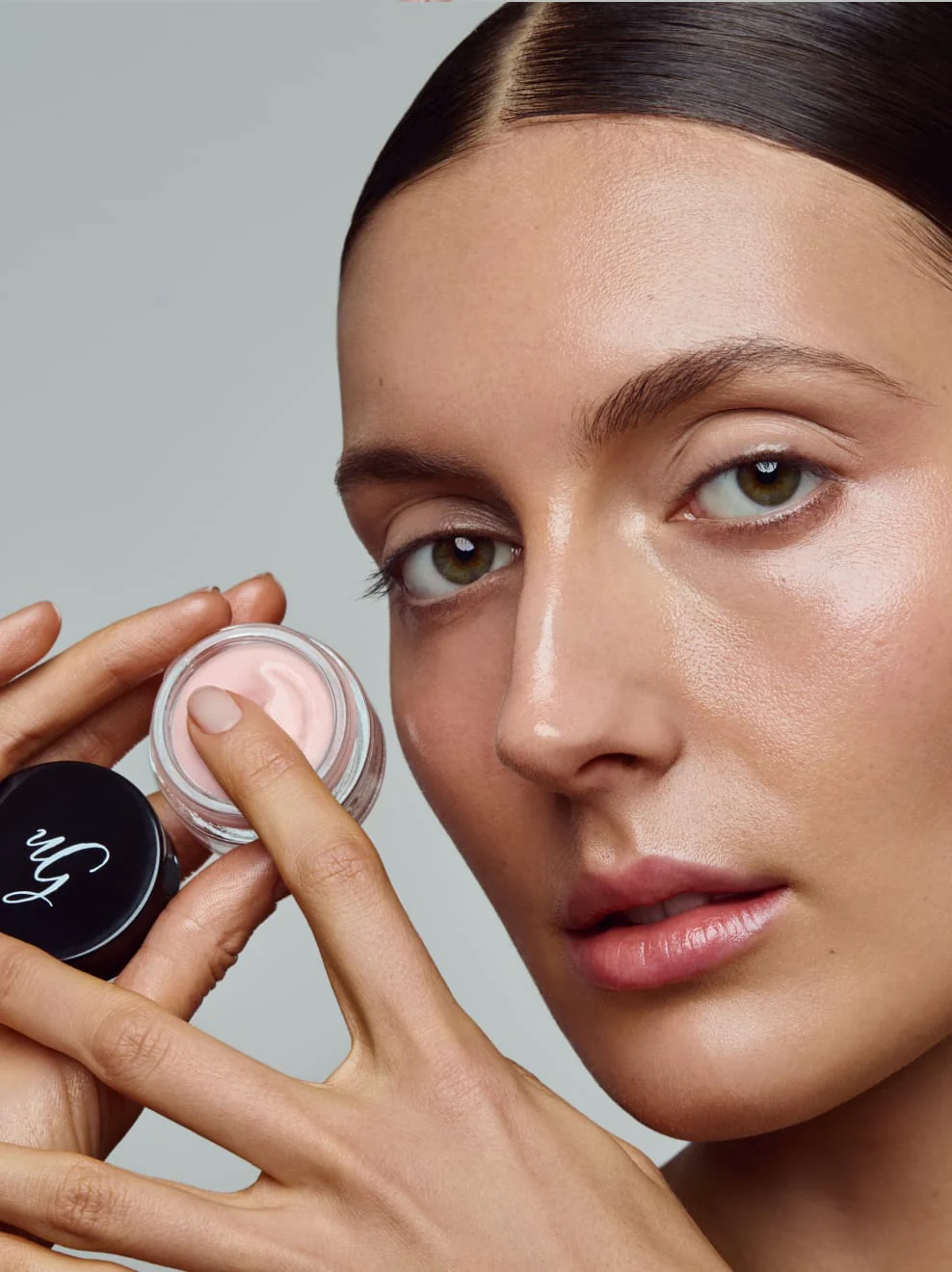 UG_UV_Skincare_AMIE_RGB_2474x3668px_L2_Frei AMIE Natural Vitalizing Eye Cream, 15 ml