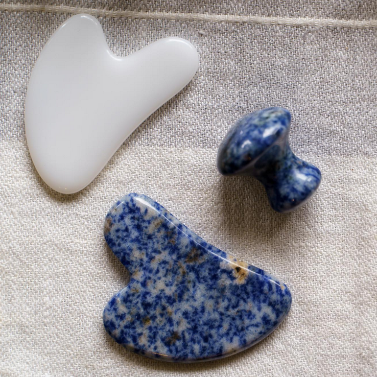mood-weis-blau-gua-sha