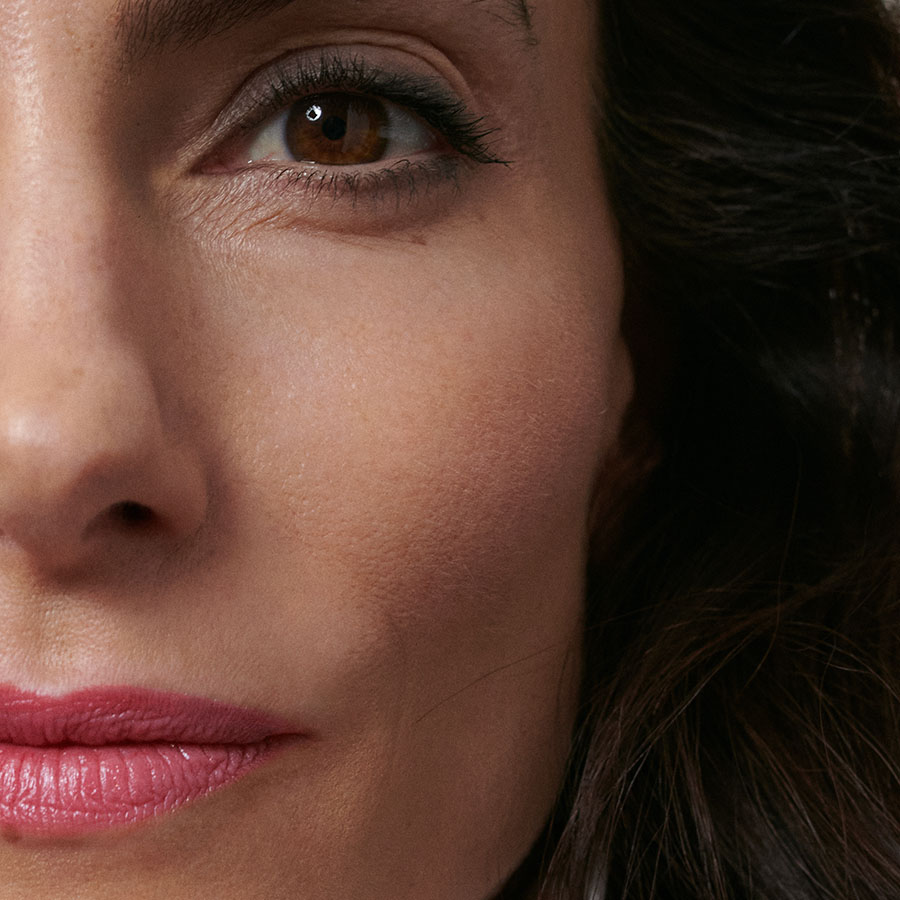 Make-Up-Anwendung-Look-6-Lipstick-03-Camellia-4464-Webshop