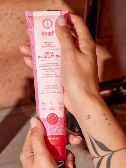 rose-conditioner-hand-model