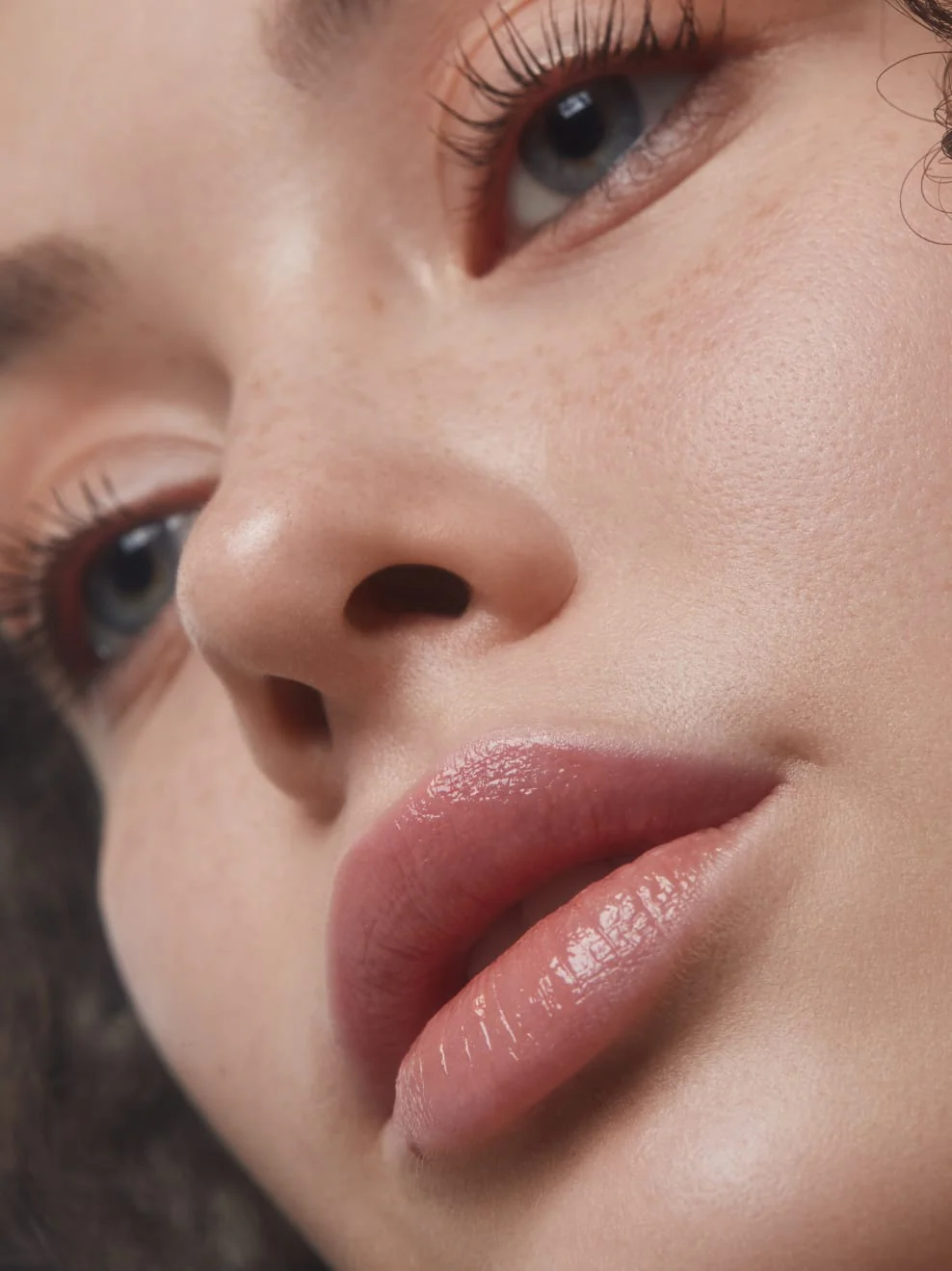 KNUTZEN-Lipgloss-Nude-Shimmer-07