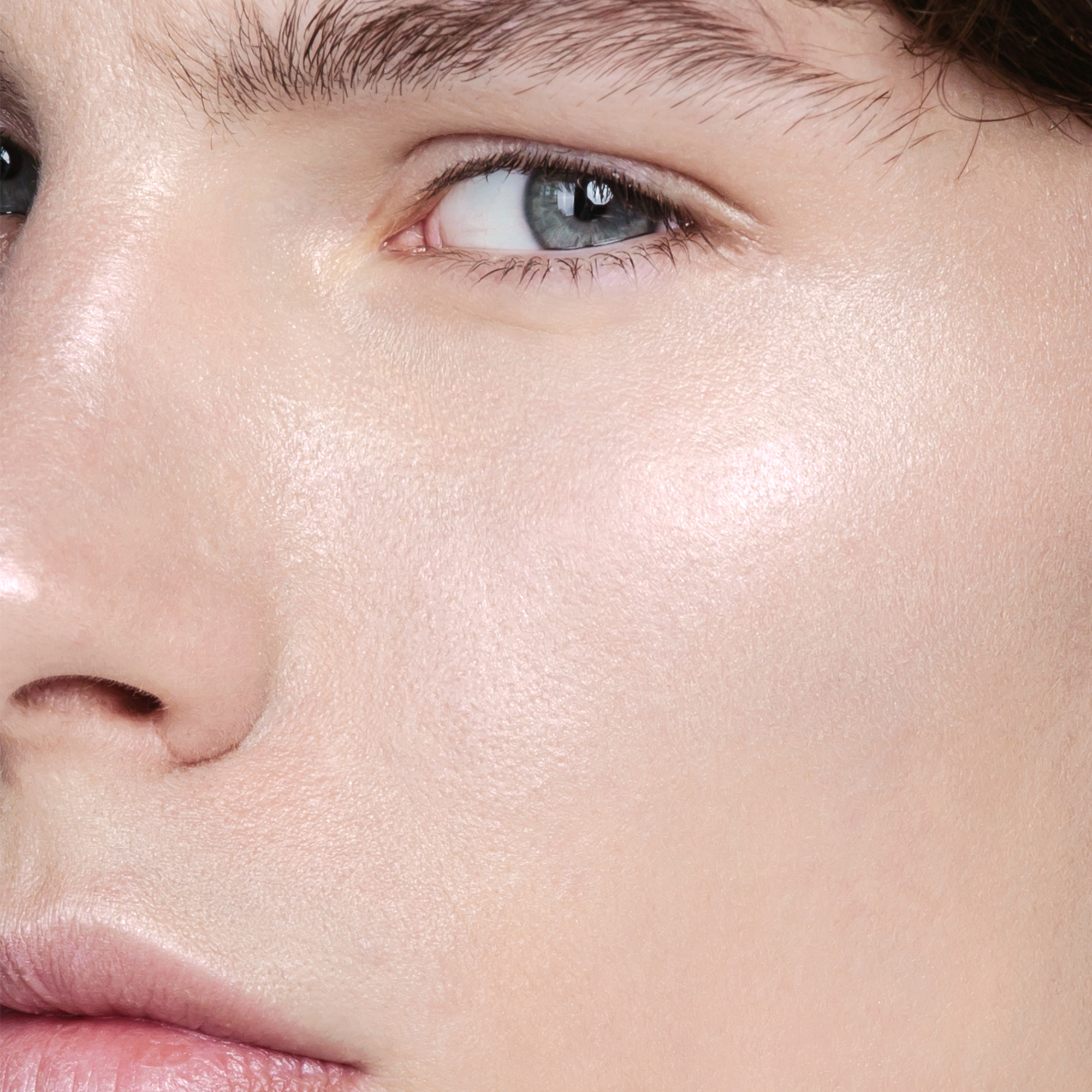4752223000638 THE CONCEALER, LATTE 25