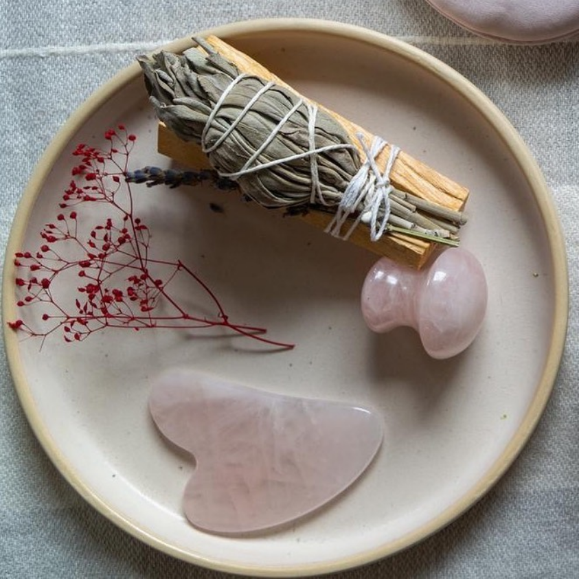 gua-sha-mood-4CR5YROcXtL4yM