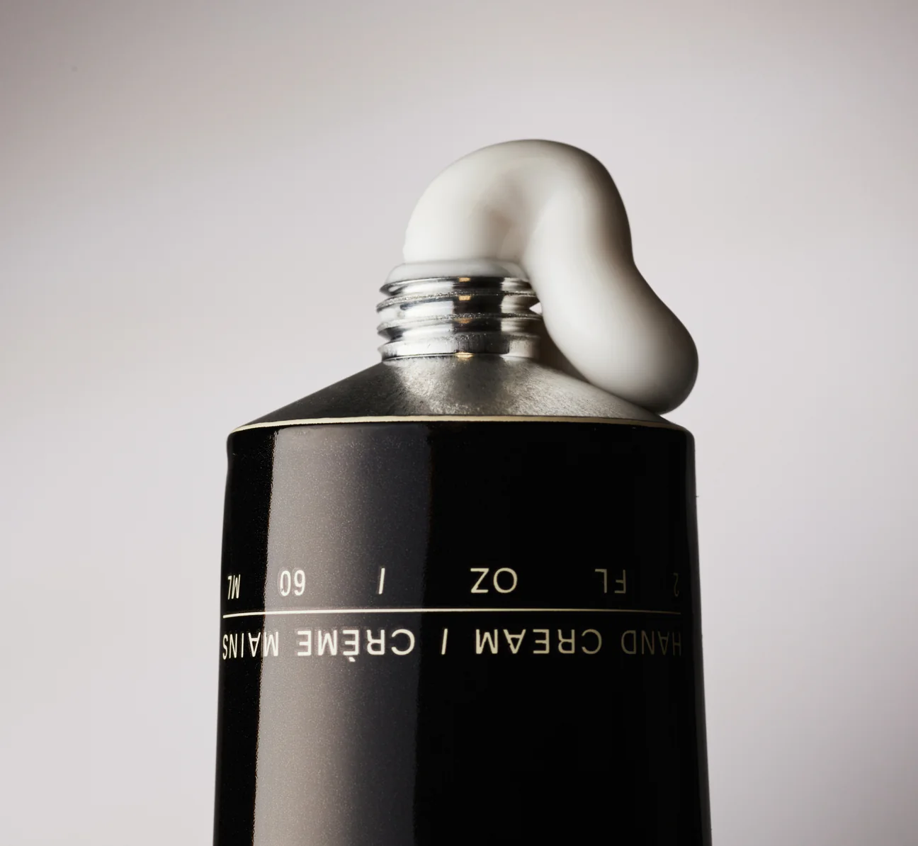 HandCream-BlackRose-PDP2_1296x