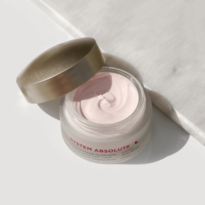boerlind-system-absolute-regenerierende-nachtcreme-motiv-tiegel-geoeffnet