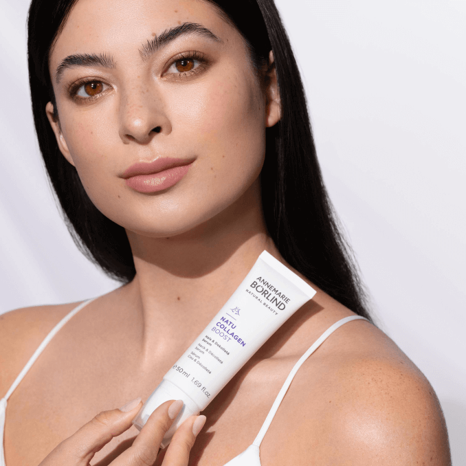 boerlind-kompetenzfeld-natucollagen-hals-dekollete-serum-tube-hand