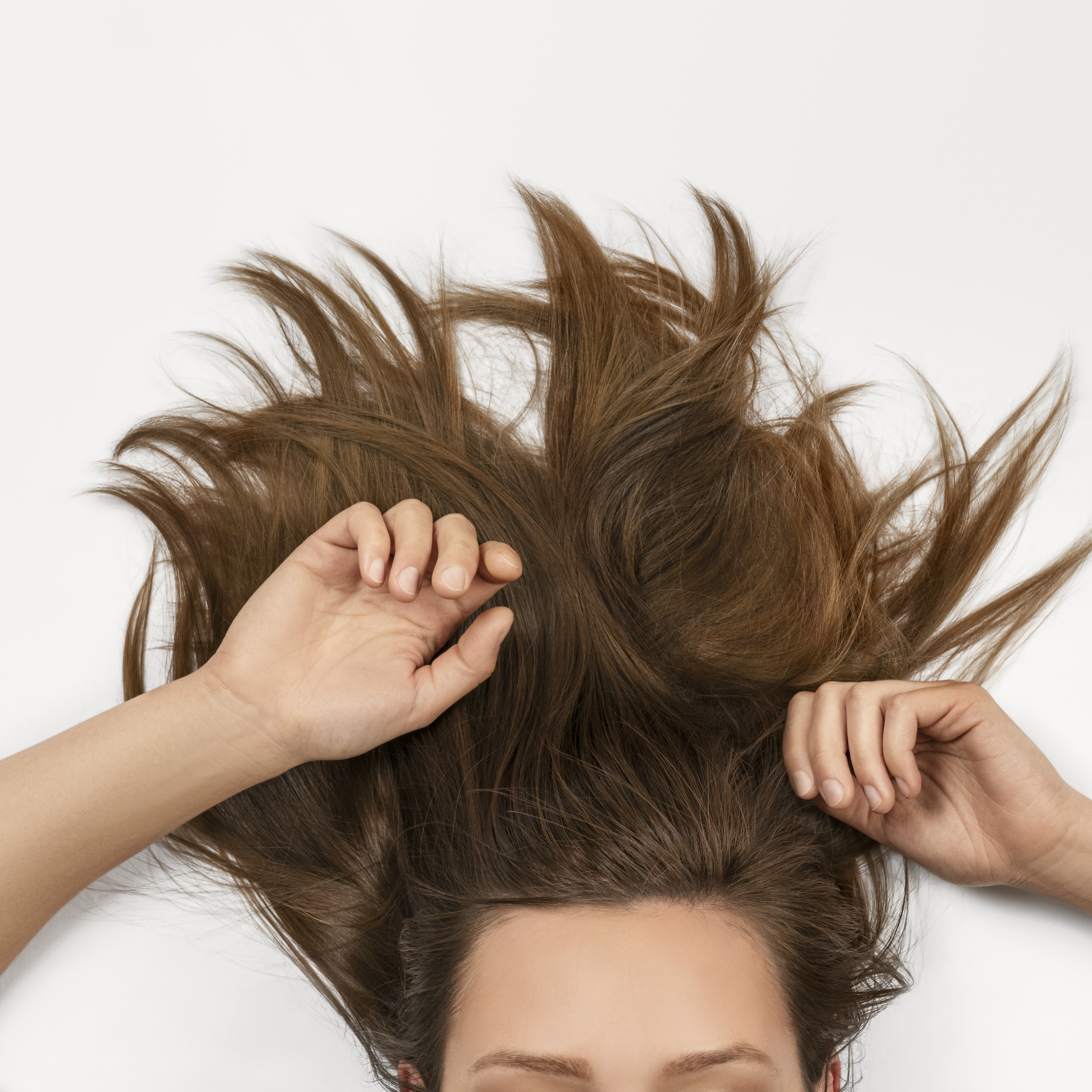 Med-Kopfhautpflege-INT-Mood-Haare-beide-Arme_master