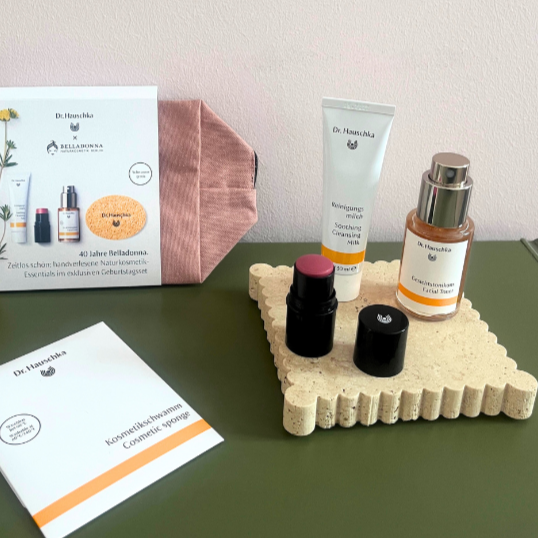 Coffret anniversaire 40 ans Belladonna x Dr. Hauschka APRICOT Coffret anniversaire 40 ans Belladonna x Dr. Hauschka APRICOT