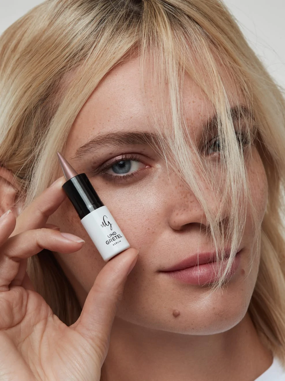UG_LUK_PS_Powder_Rose_RGB_L1_2746x3668px_frei LUK Creme Eye Stick Powder Rose 04, 2g