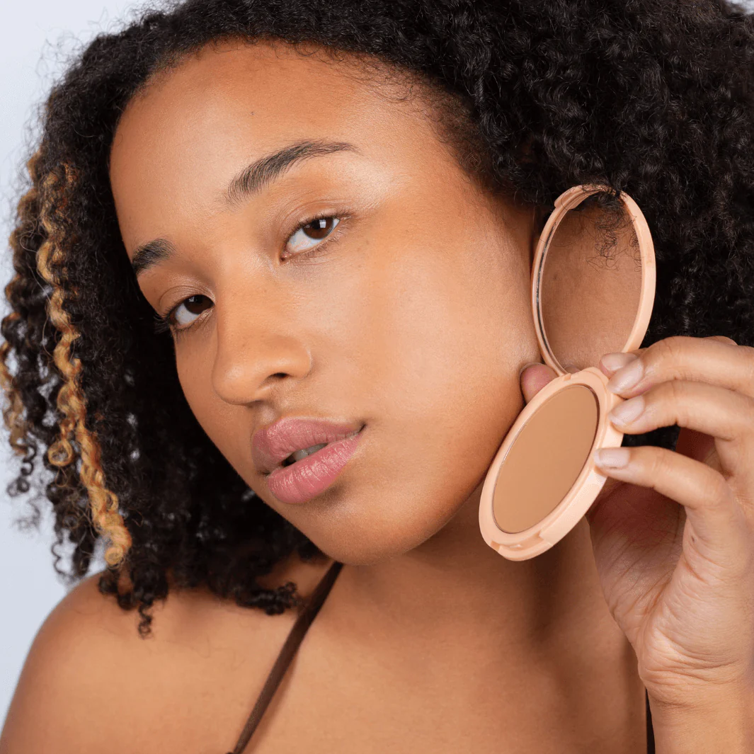 poudre-soin-matifiante-spf15-03-amande-douce-la-crique-beauty_1800x1800