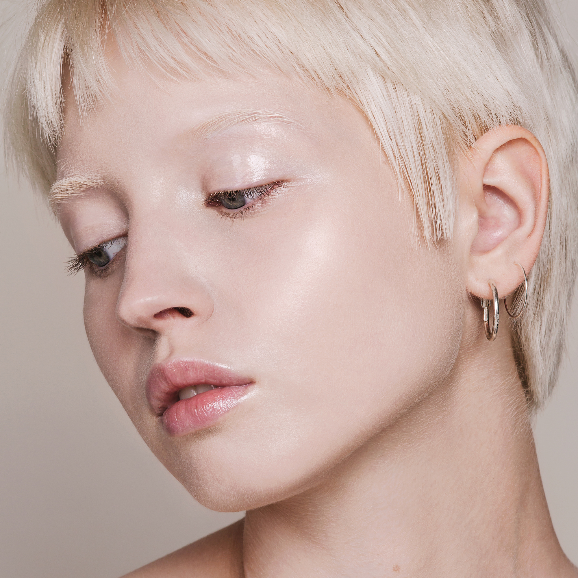 4752223000539 SKIN EQUAL FOUNDATION, 10 PORCELAIN, 30ml