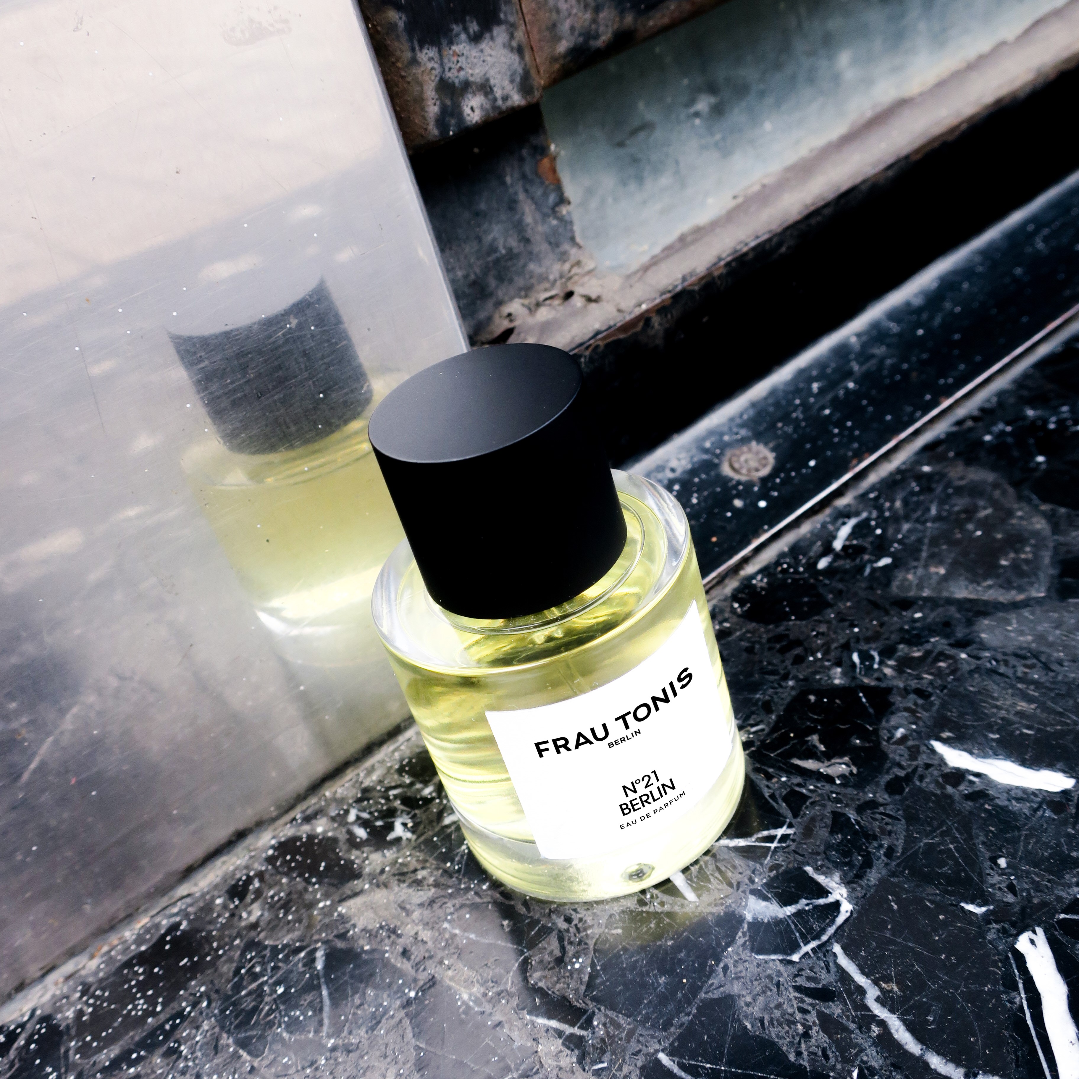 frau-tonis-parfum-berlin-edp-21-berlin-mood-copped