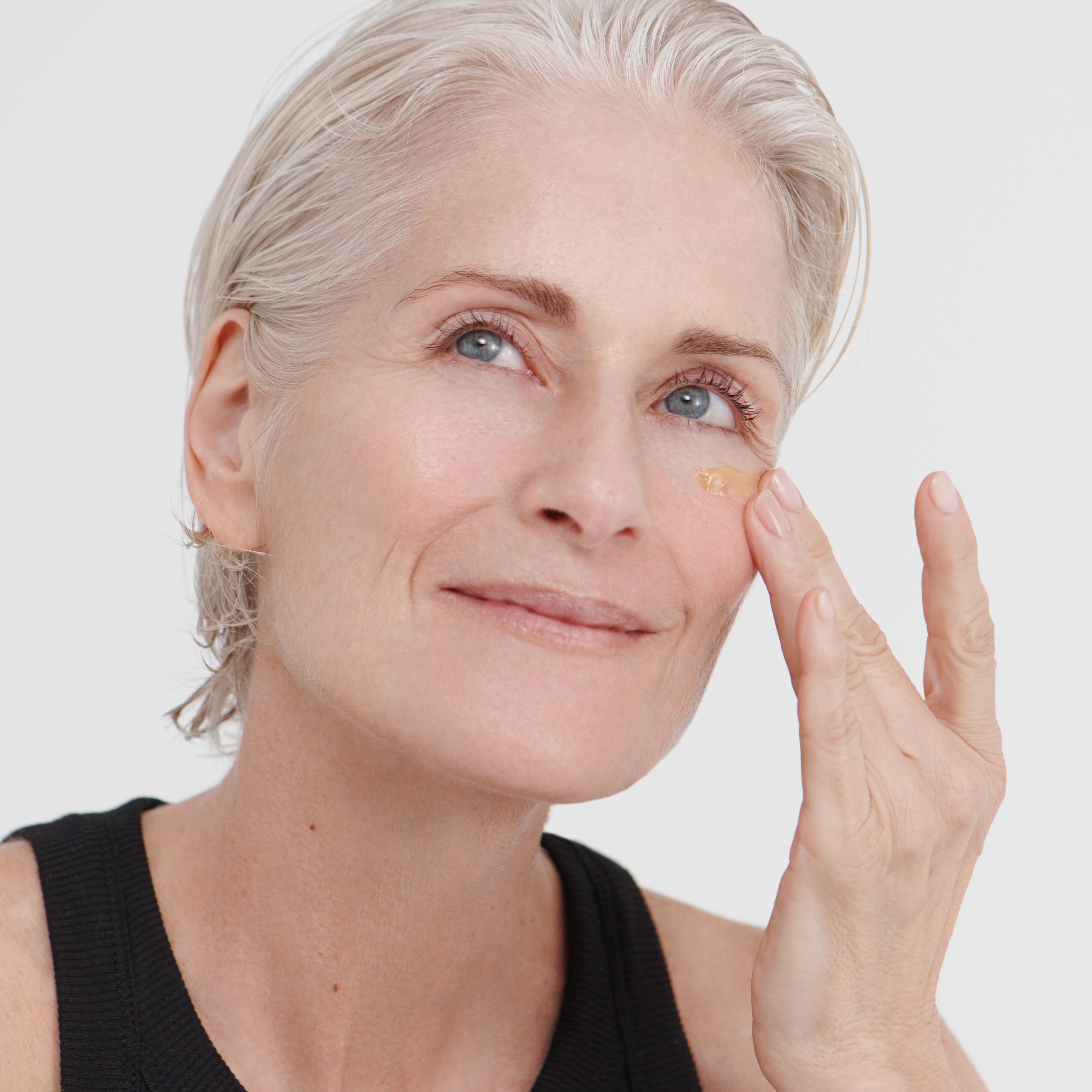 Regeneration-Intensiv-Augenserum-Anwendung-2229_dic_masterCZRkdAmlGfeXH
