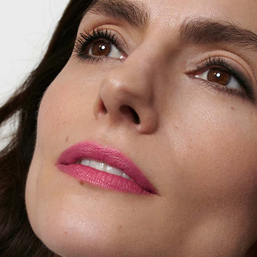 Make-Up-Anwendung-Look-6-Lipstick-03-Camellia-4437-Webshop