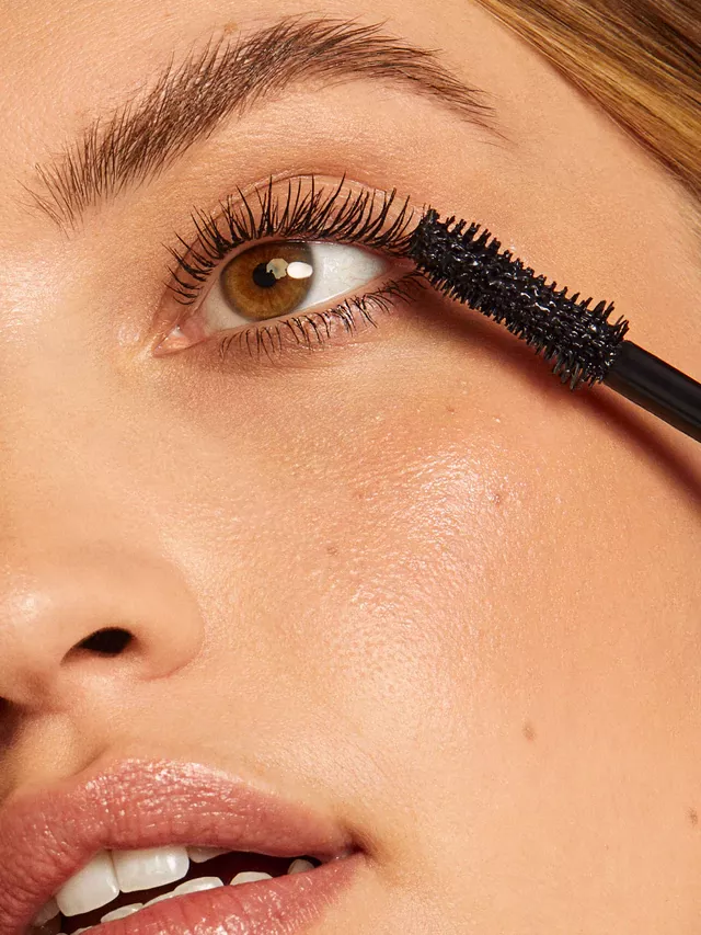 1200x1600_Fullest__0002_06_POPPY_FULLEST_MASCARA_APPLICATION_0412-r2_640x