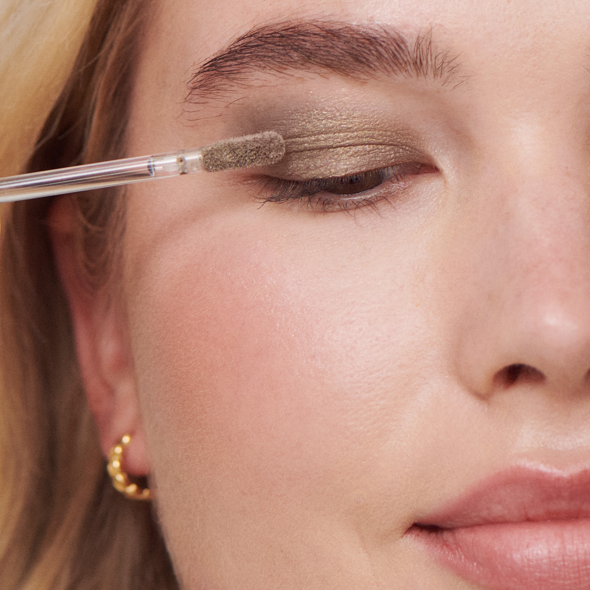 ILIA-Beauty-Liquid-Powder-Eye-Tint-Hatch-818107026621_7