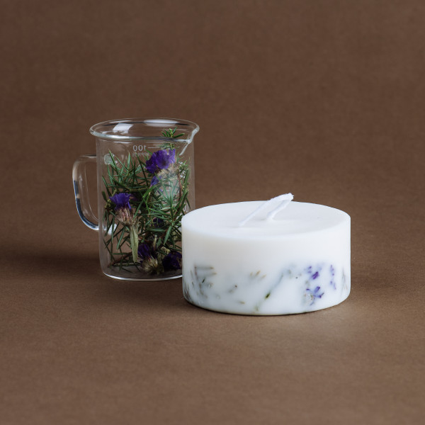 Soy wax candle "Juniper & Limonium" 220 ml