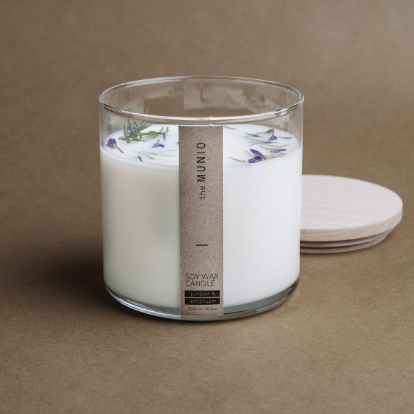Soy wax scented candle in glass "Juniper & Limonium" 550ml